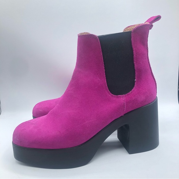 INTENTIONALLY BLANK Shoes - Intentionally Blank size 8.5 Platform Drue Boots in Magenta Suede